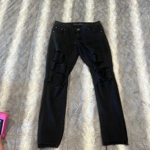 🔴➡️4/$10!!!⬅️🔴 Distressed ripped black jeans